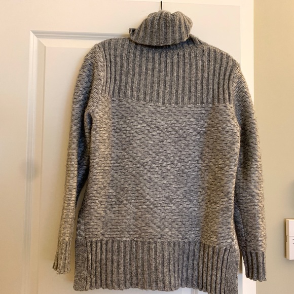 Banana Republic turtle neck knitted sweater - Picture 8 of 14